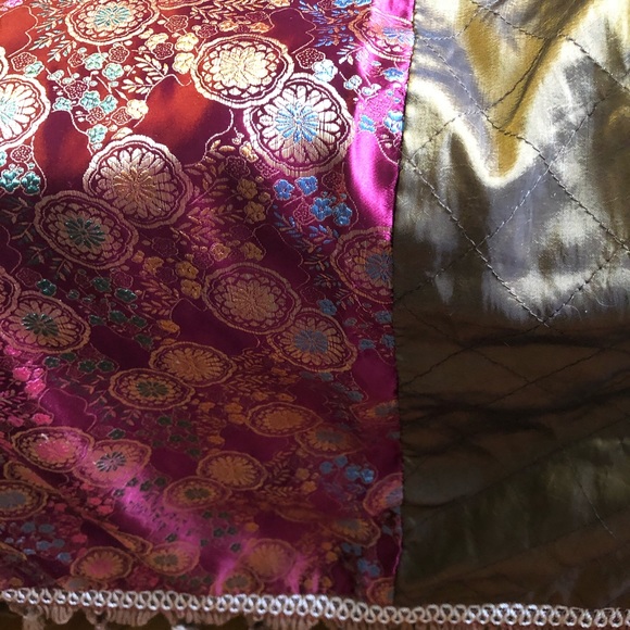 Silky throw. Looks Indian. - Picture 3 of 3